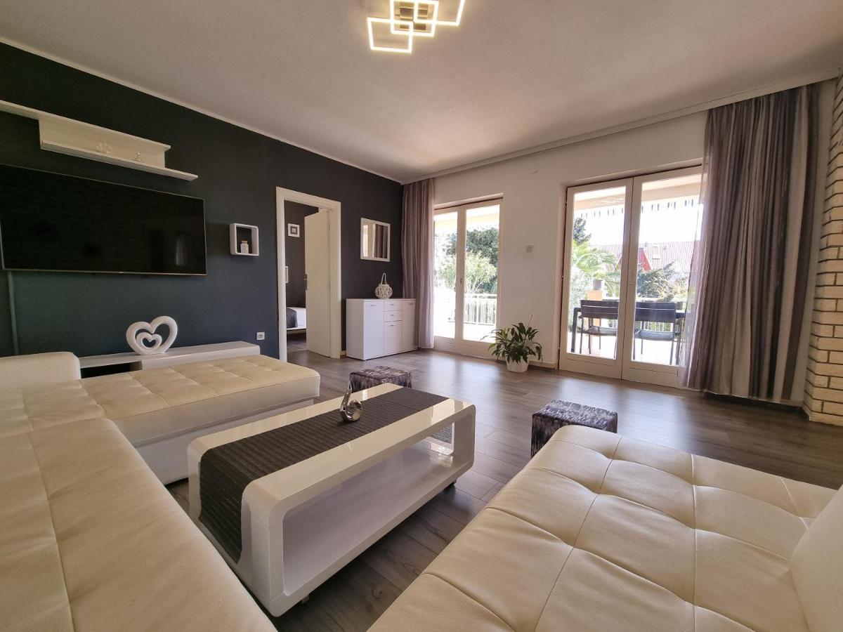 Villa Ilaria Бол Екстер'єр фото