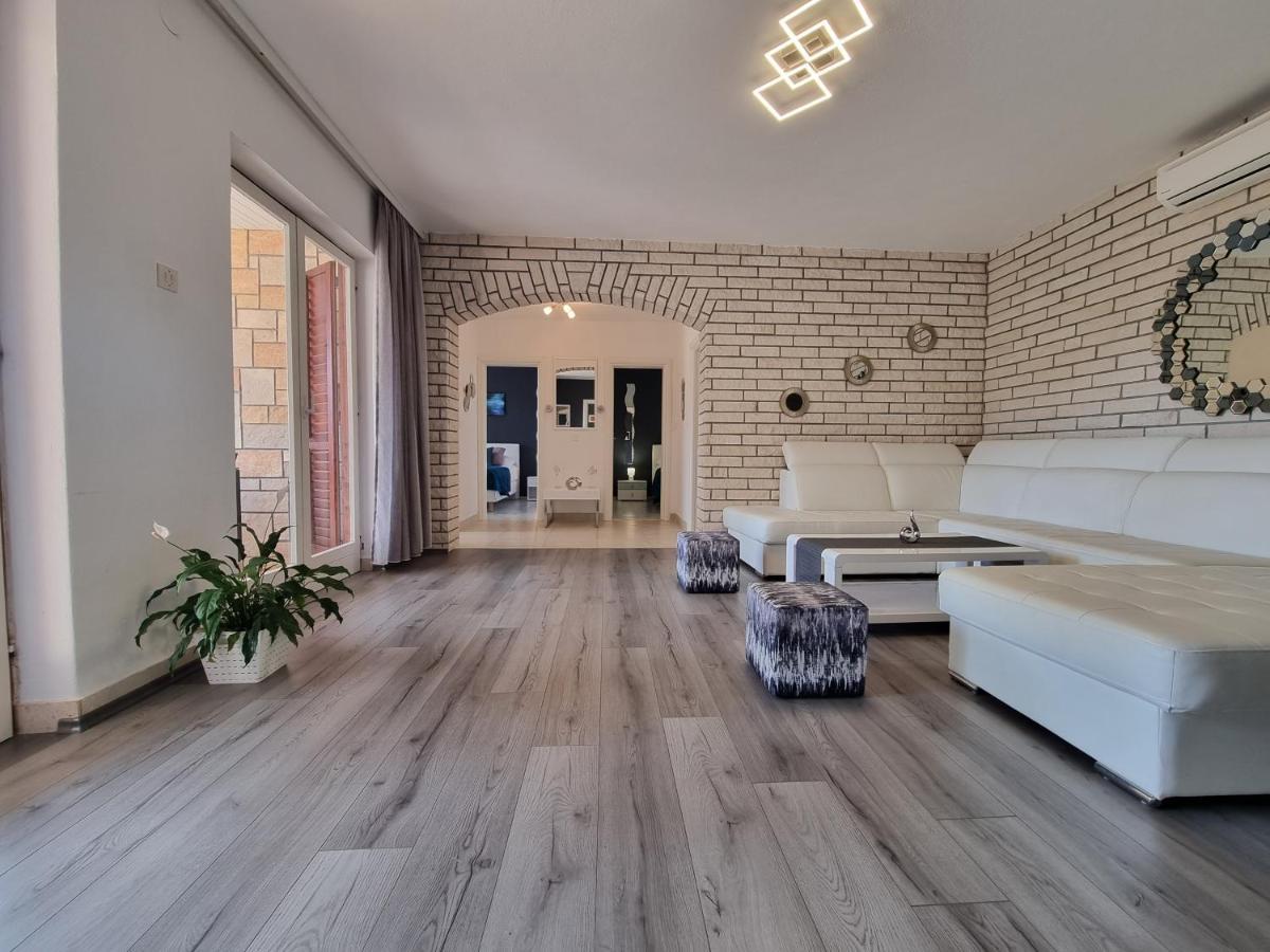 Villa Ilaria Бол Екстер'єр фото