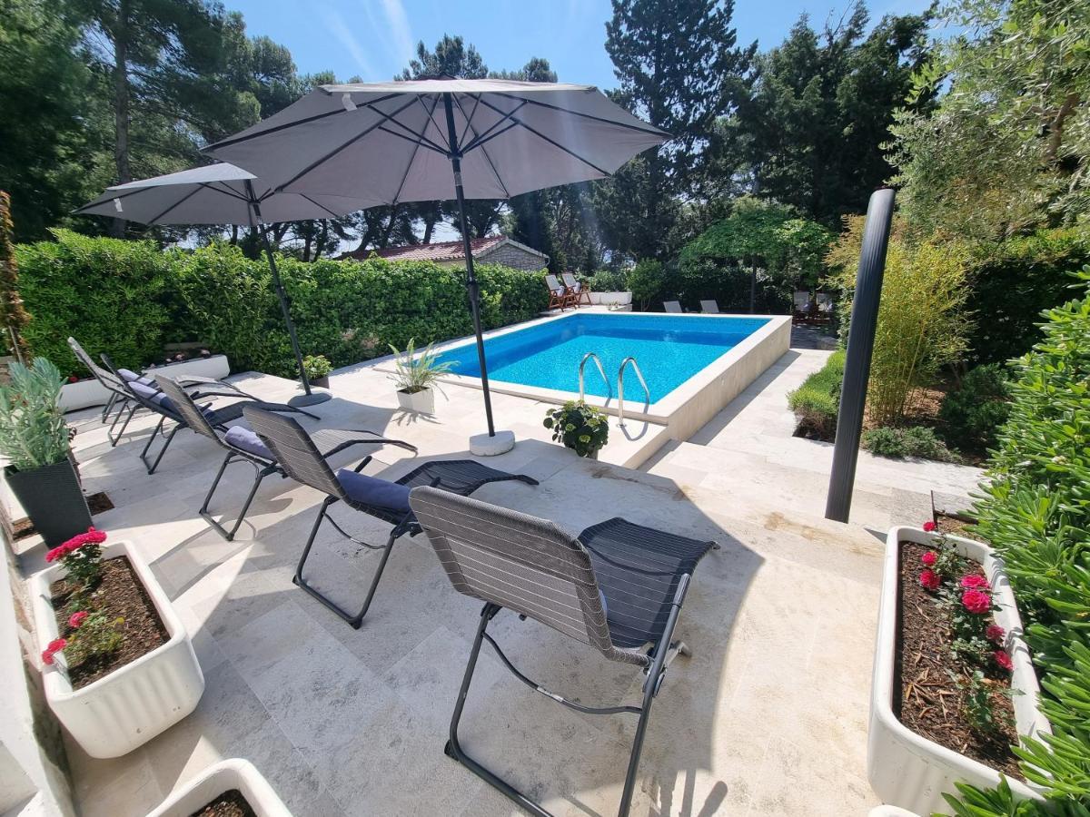 Villa Ilaria Бол Екстер'єр фото